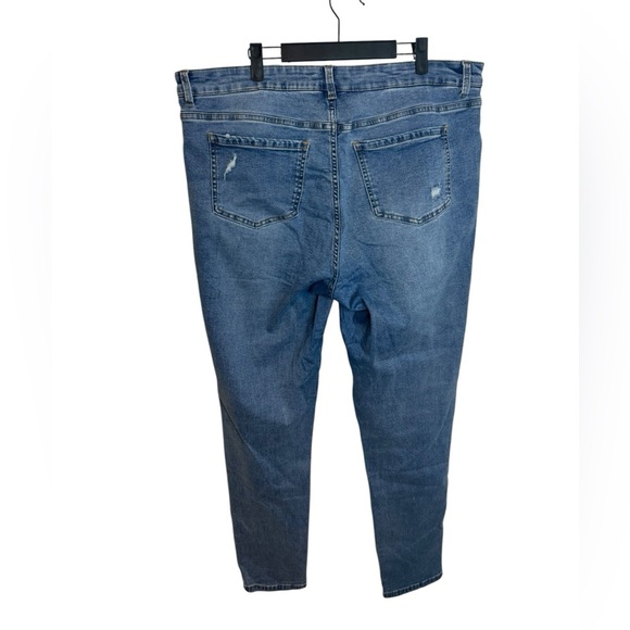 Universal Standard Medium Wash Straight Leg Jeans - Picture 2 of 5